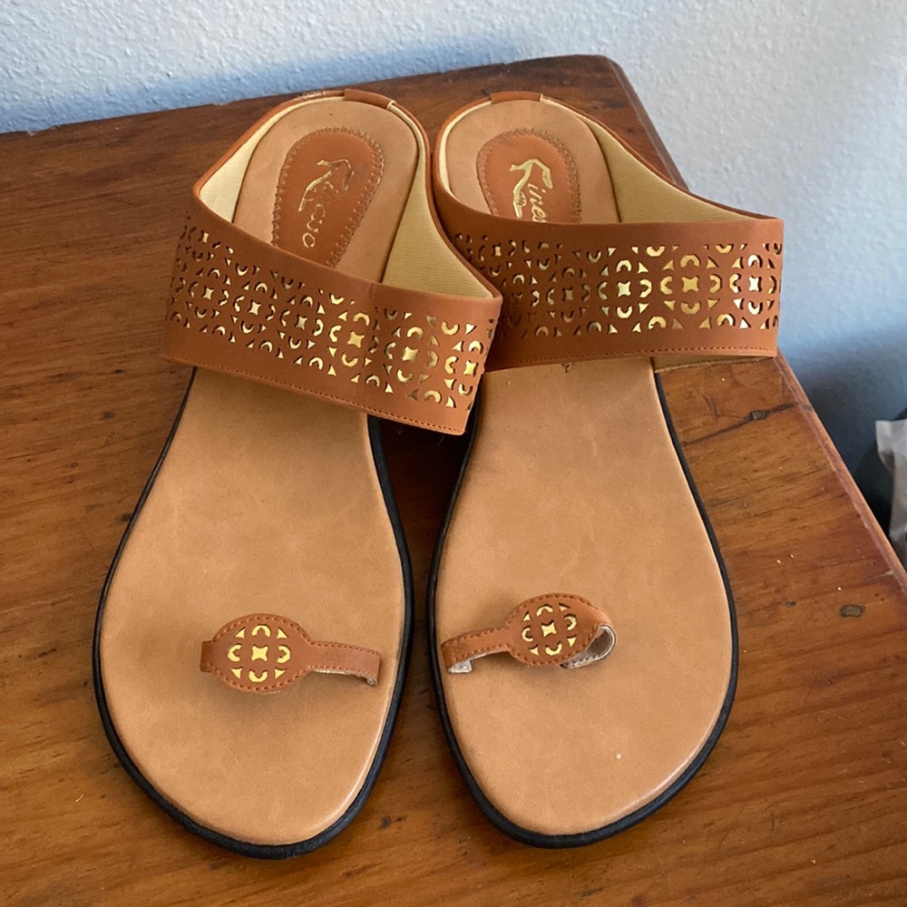 Sandals. Dar brown with gold inlay